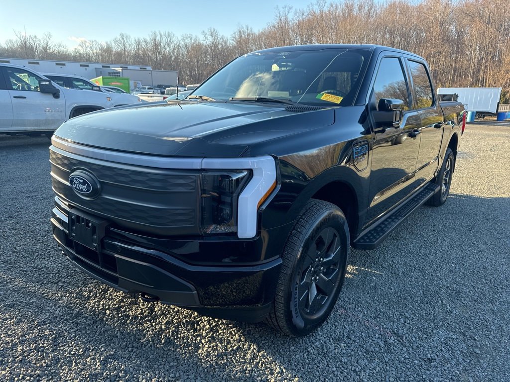 Used 2024 Ford F150 Lightning Lariat image 3
