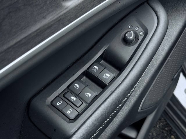 Used 2022 Jeep Grand Cherokee Limited AWD/4WD image 17