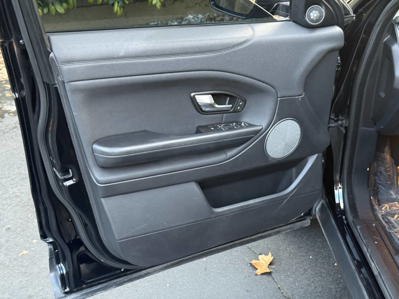 Used 2018 Land Rover Range Rover Evoque SE image 11