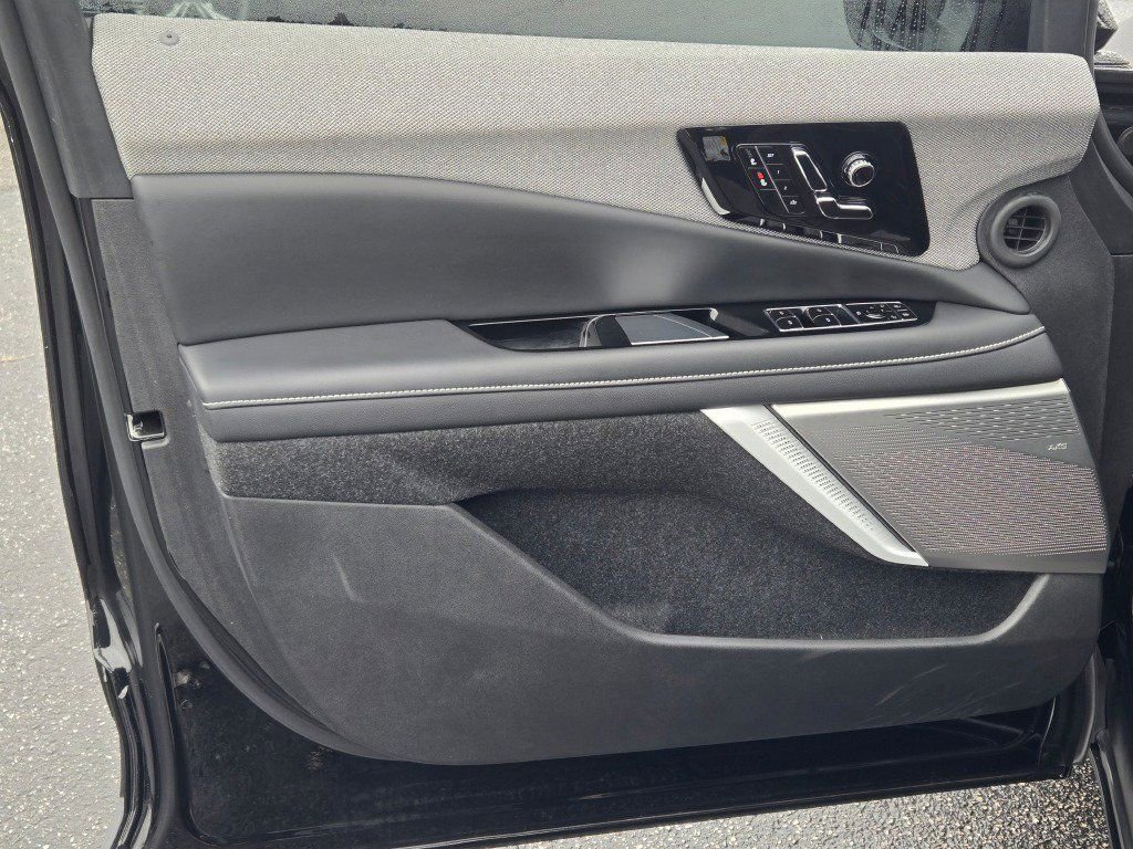 Used 2025 Cadillac Optiq Luxury 1 w/ LPO, Floor Liner Package AWD/4WD image 20