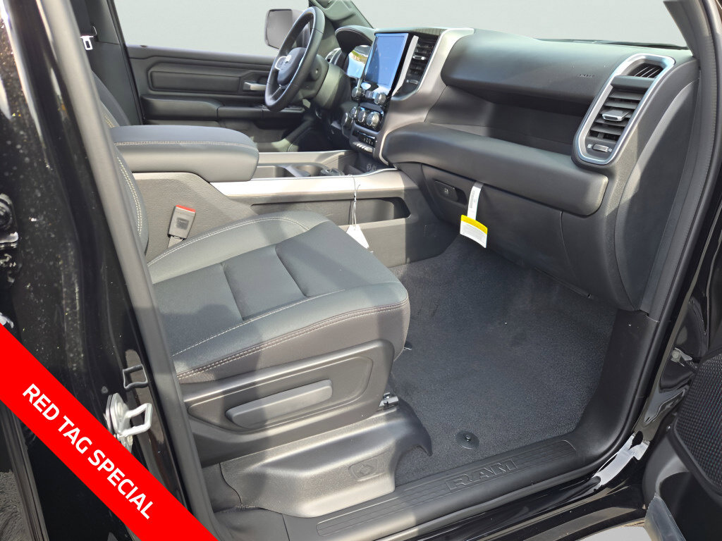 New 2026 RAM 1500 Express AWD/4WD image 11