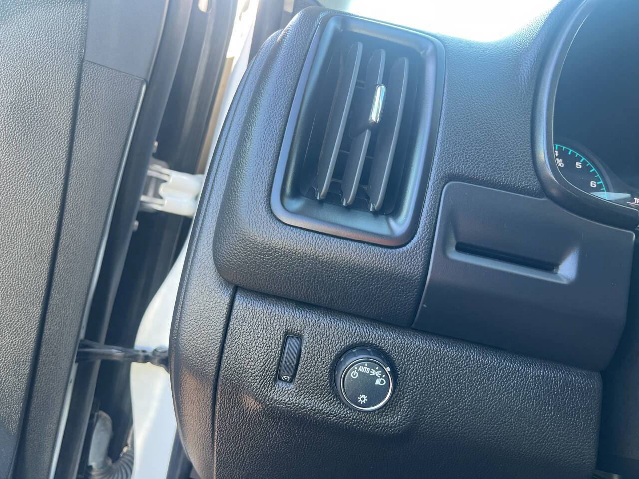 Used 2022 Chevrolet Colorado LT w/ Fleet Safety Package RWD image 24