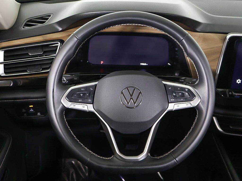 Used 2025 Volkswagen Atlas SE image 41