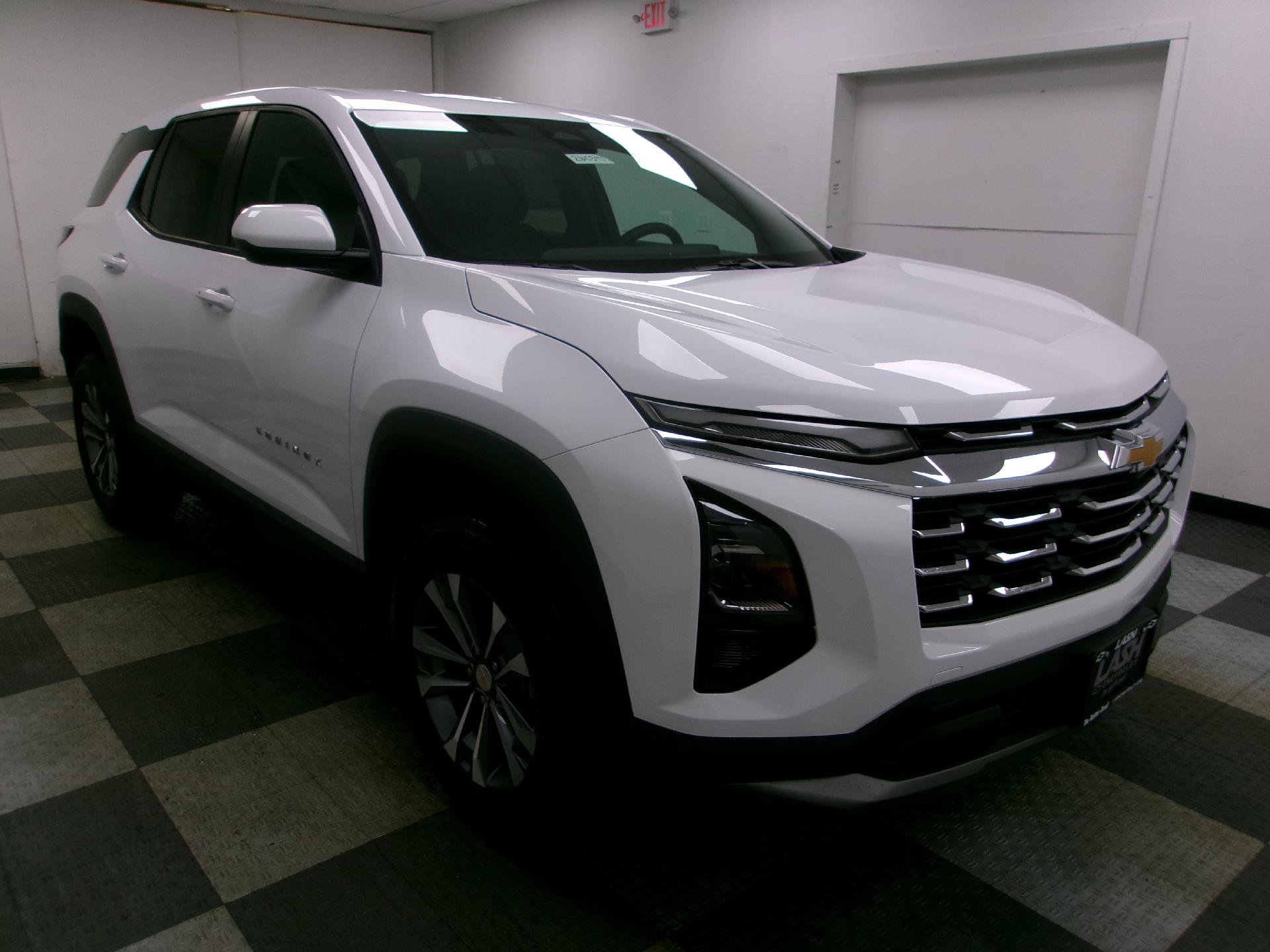 New 2026 Chevrolet Equinox LT AWD/4WD image 2