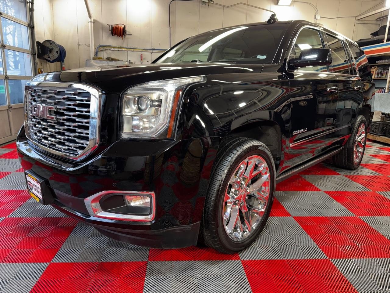 Used 2019 GMC Yukon Denali w/ Denali Ultimate Package AWD/4WD image 3