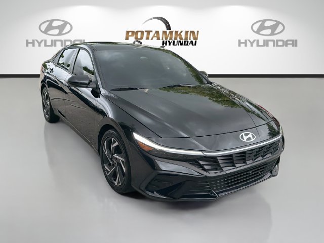 Used 2025 Hyundai Elantra Sport FWD image 3
