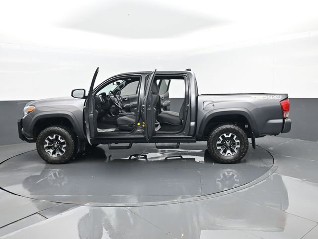 Used 2016 Toyota Tacoma TRD Off-Road w/ Premium & Technology Package AWD/4WD image 30