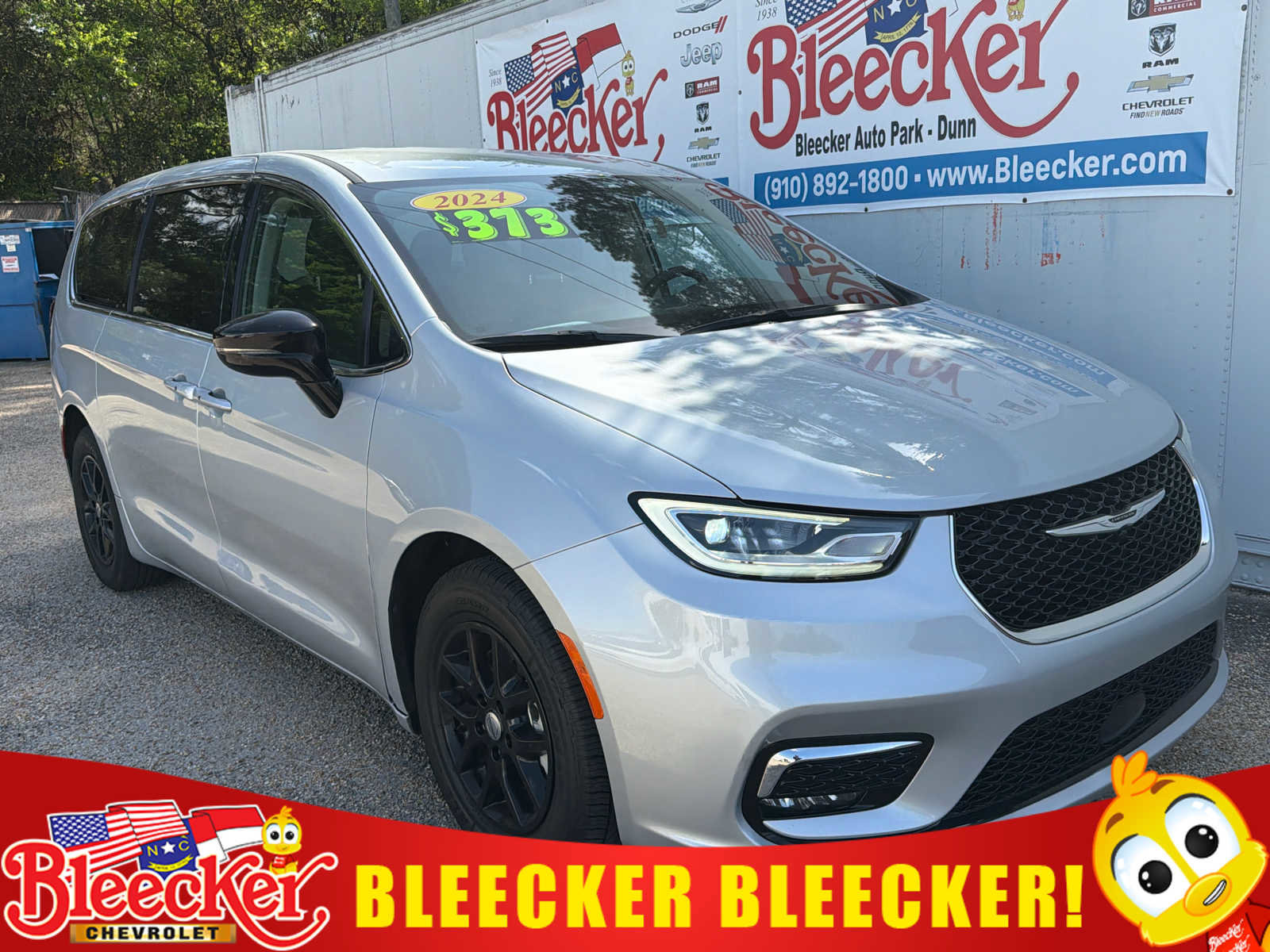 Used 2024 Chrysler Pacifica Touring-L FWD image 1