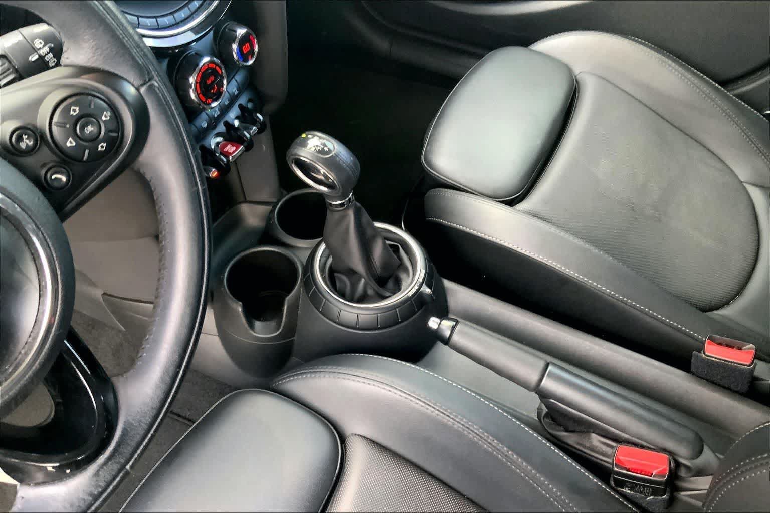 Used 2015 MINI Cooper 4-Door Hardtop FWD image 16
