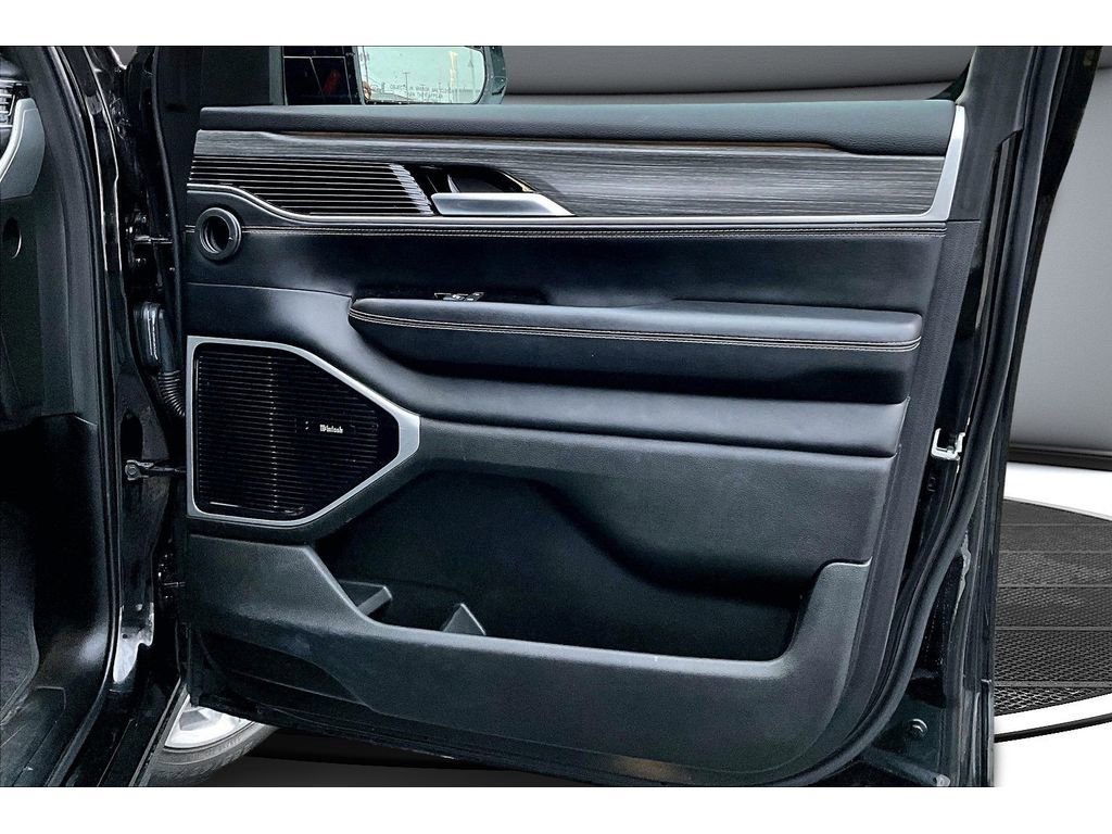 Certified 2024 Jeep Wagoneer L Series III w/ Premium Group I image 21