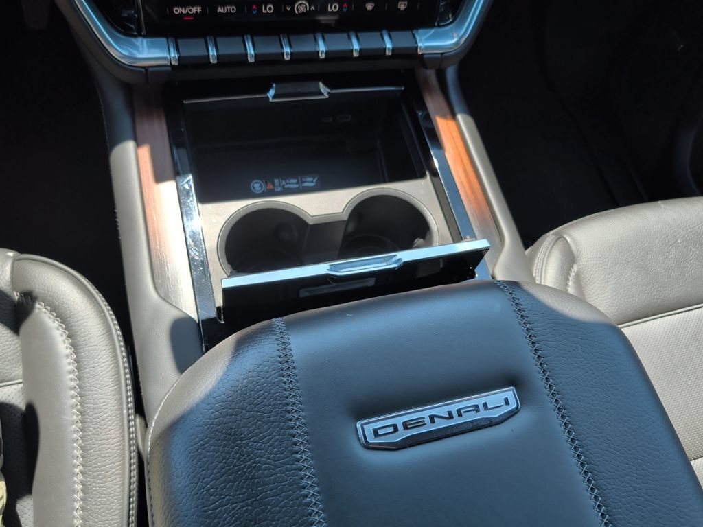 Used 2025 GMC Yukon Denali AWD/4WD image 25