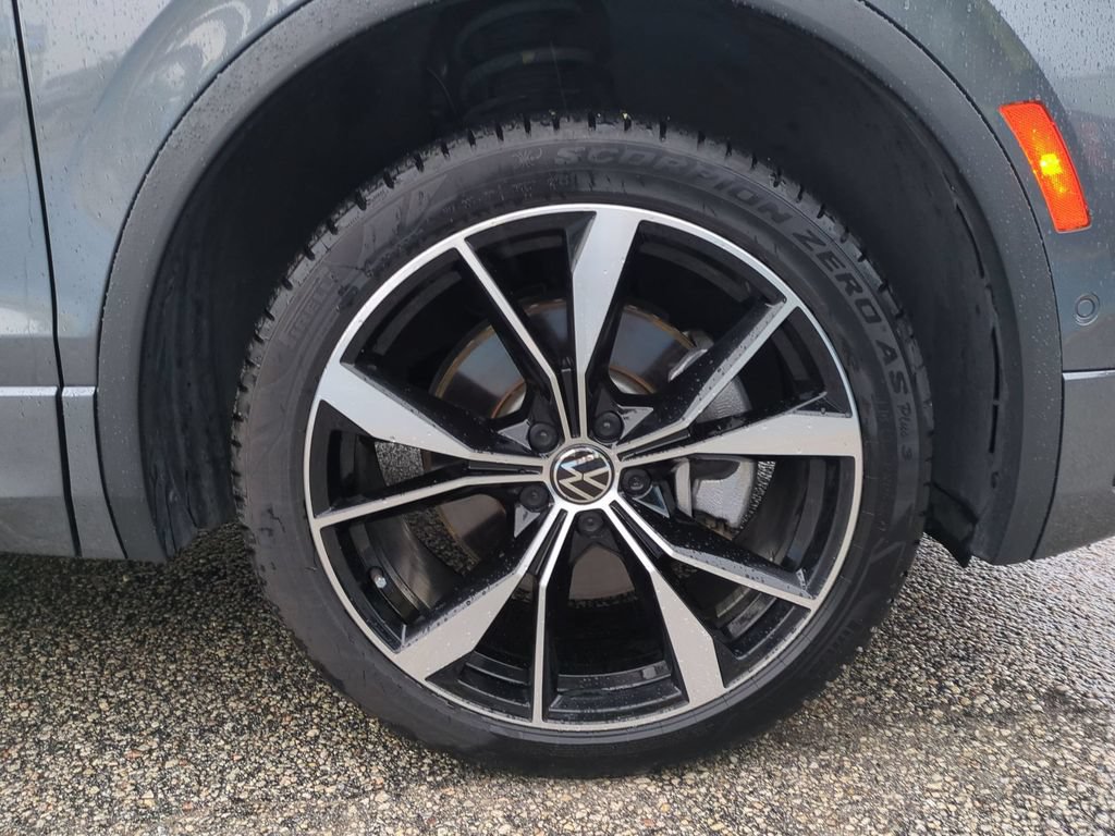 Used 2022 Volkswagen Tiguan SEL R-Line AWD/4WD image 11