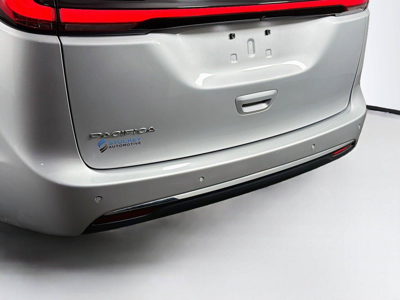 Used 2024 Chrysler Pacifica Touring-L FWD image 38