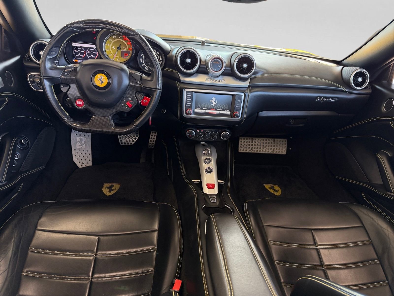 Used 2015 Ferrari California T RWD image 17