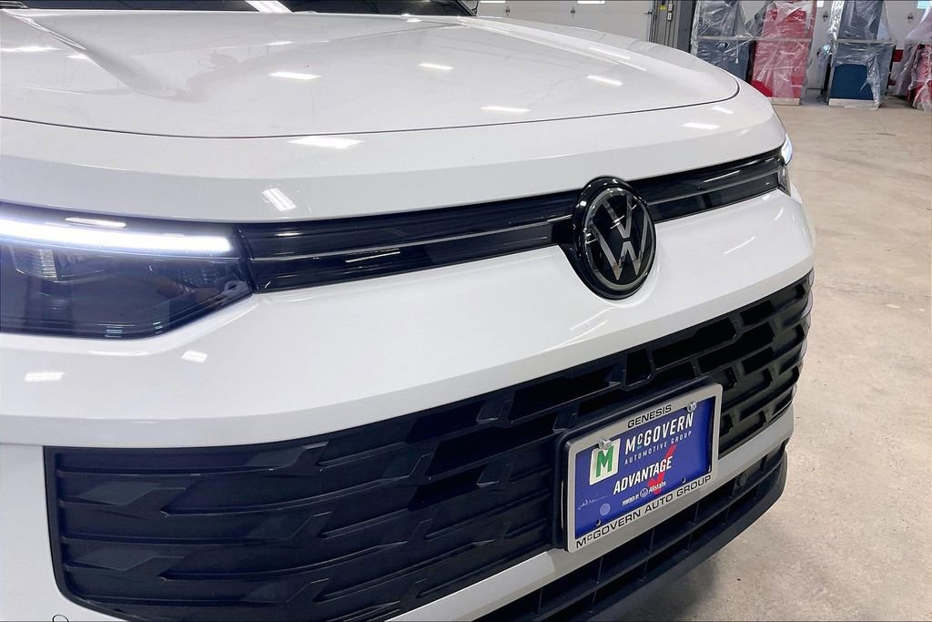 Used 2025 Volkswagen Tiguan SE AWD/4WD image 33