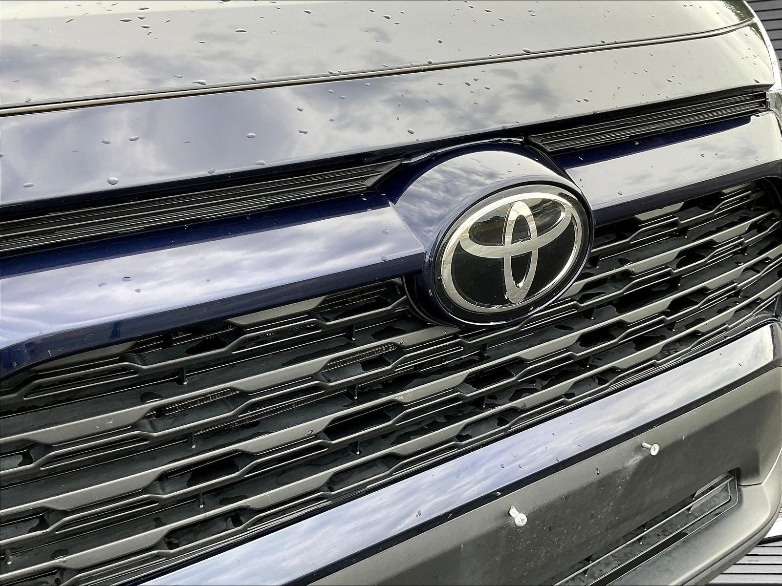 Used 2025 Toyota RAV4 XLE AWD/4WD image 27