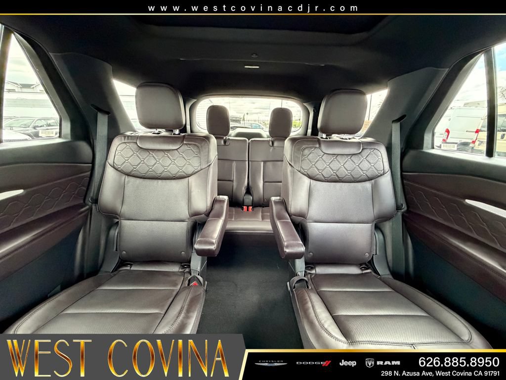 Used 2025 Ford Explorer Platinum w/ LUX Leather Package AWD/4WD image 37