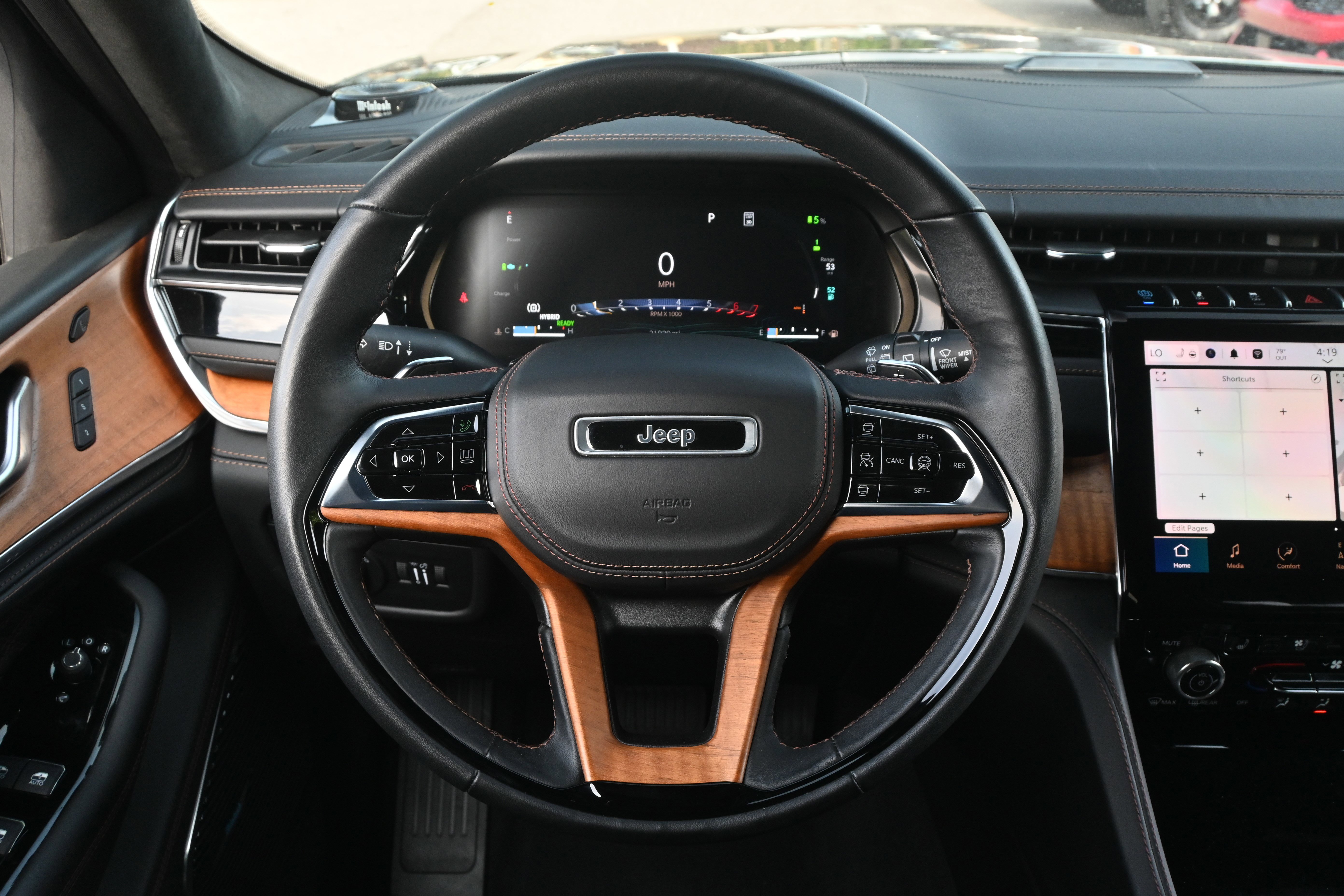 Used 2023 Jeep Grand Cherokee Summit AWD/4WD image 19