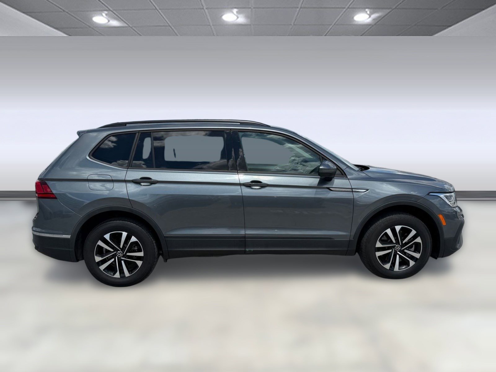 Used 2022 Volkswagen Tiguan S image 8