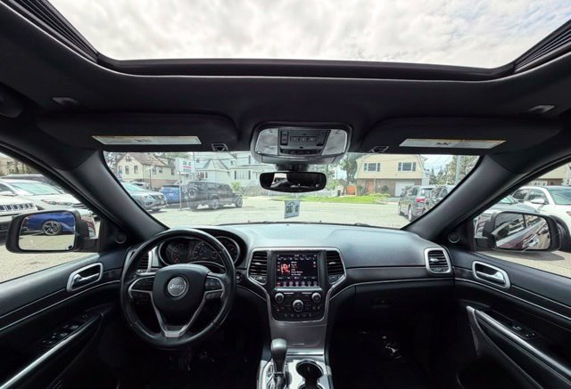 Used 2018 Jeep Grand Cherokee Limited AWD/4WD image 26