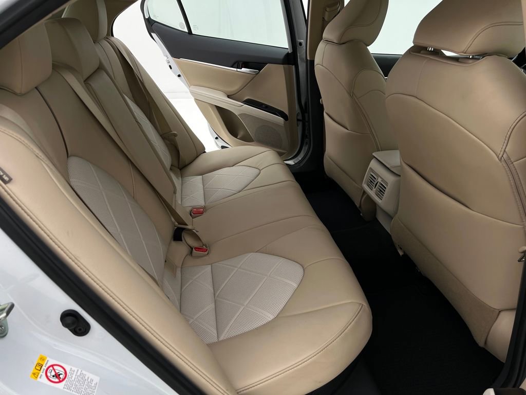 Used 2019 Toyota Camry XLE image 14