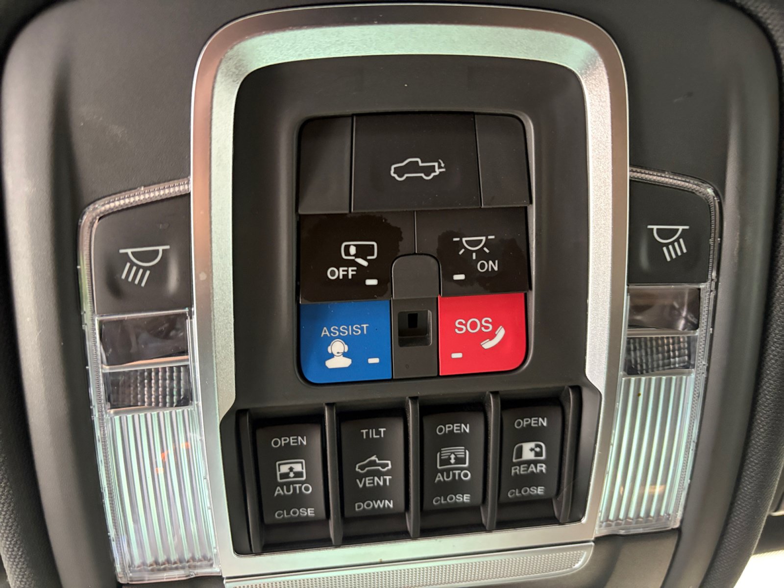 Used 2020 RAM 1500 Limited AWD/4WD image 16
