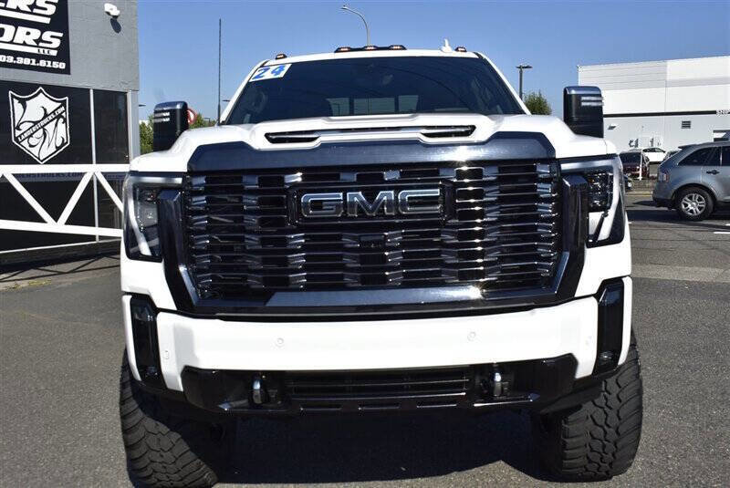 Used 2024 GMC Sierra 3500 Denali Ultimate image 8