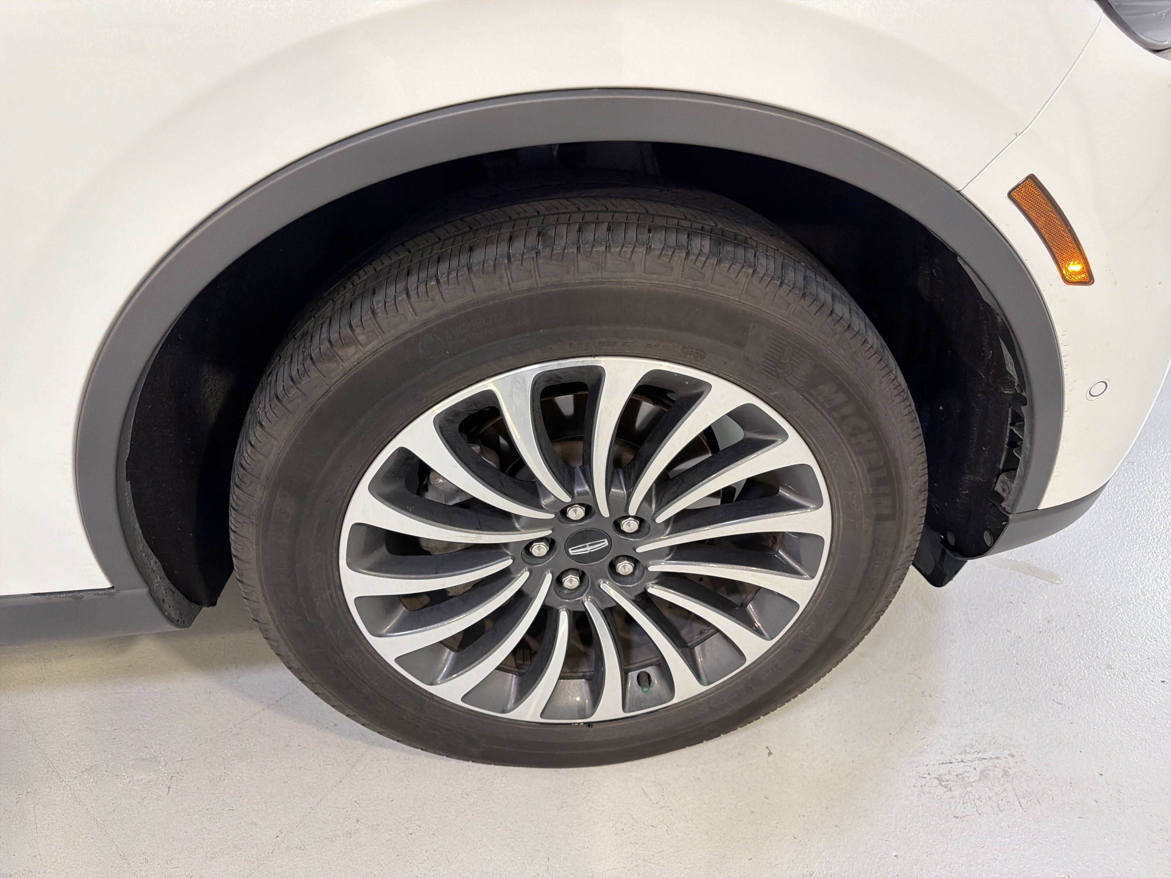 Used 2024 Lincoln Aviator Reserve w/ Elements Package Plus RWD image 13