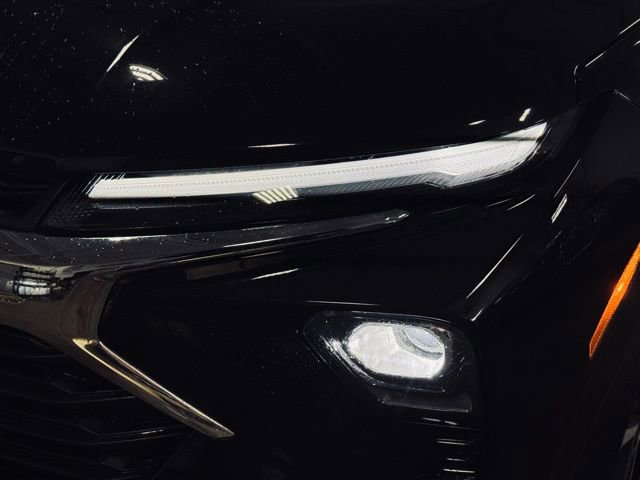 Used 2025 Chevrolet TrailBlazer LT image 2