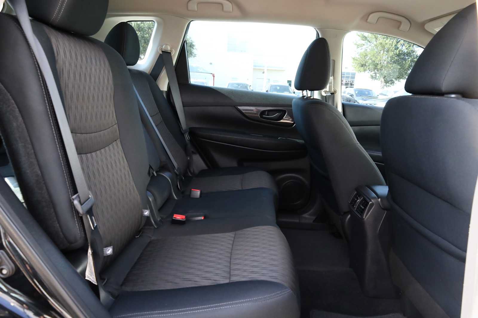 Used 2019 Nissan Rogue S AWD/4WD image 33