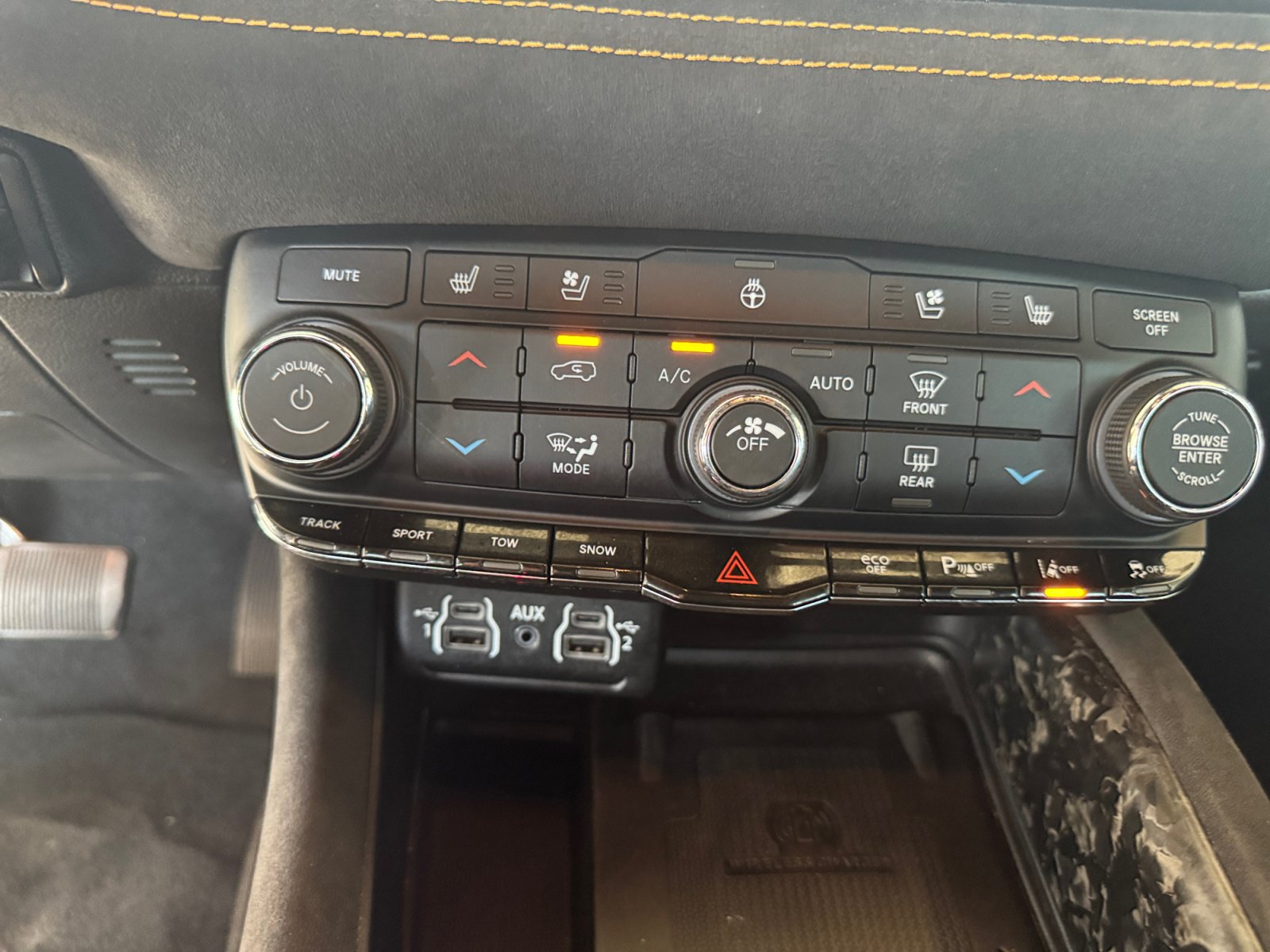 Used 2023 Dodge Durango R/T w/ Hemi Orange Plus Package AWD/4WD image 14