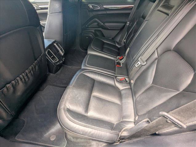 Used 2018 Porsche Cayenne S image 16