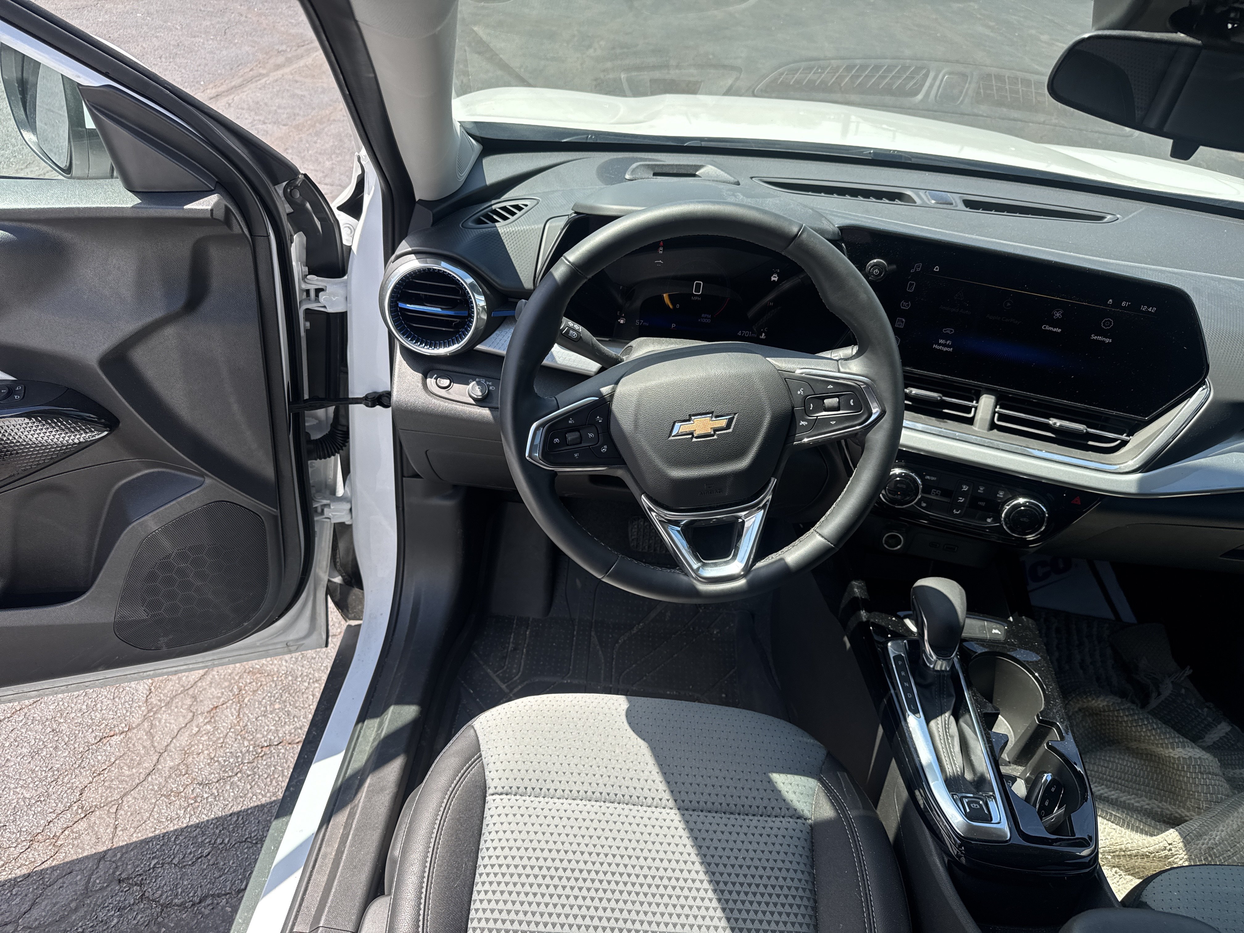 Used 2025 Chevrolet Trax LT w/ Driver Confidence Package FWD image 14