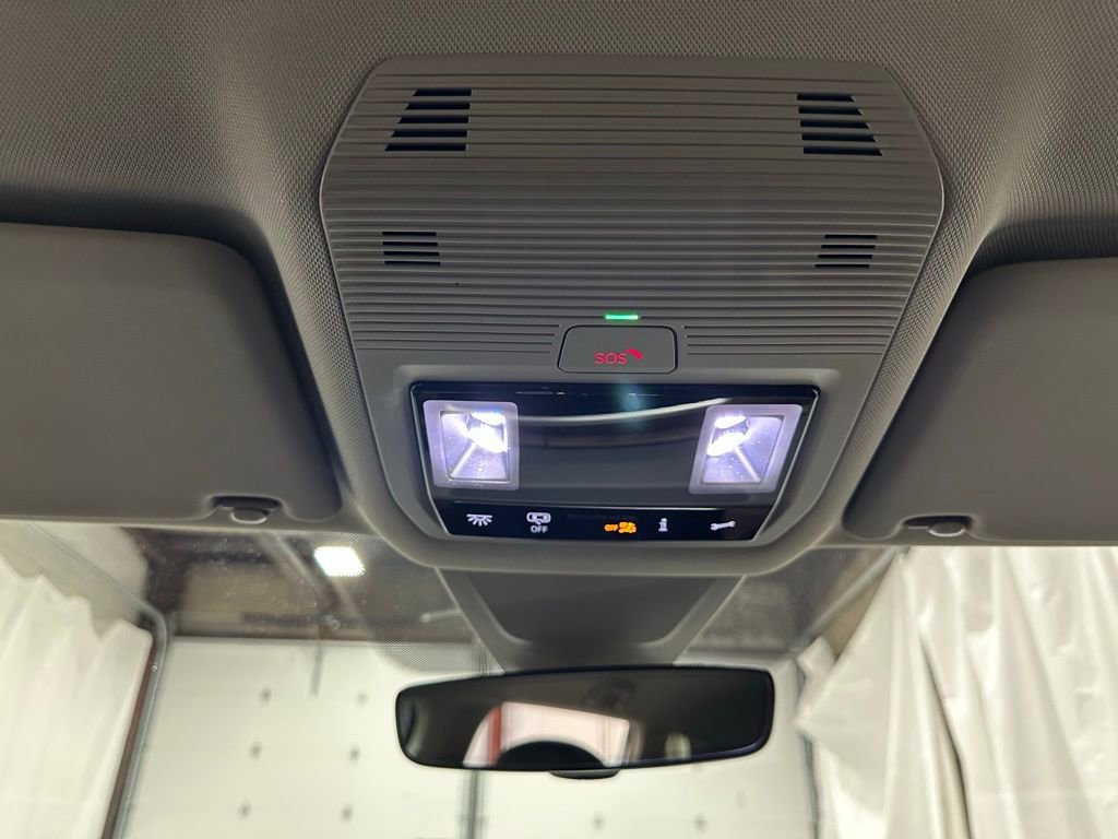 Used 2025 Volkswagen Atlas SE image 38