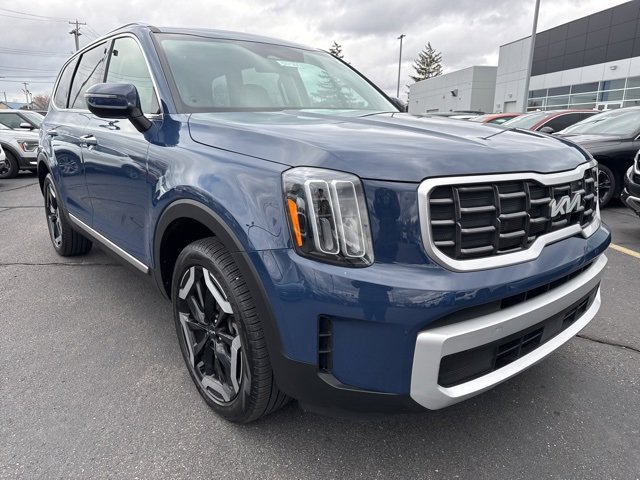 Used 2024 Kia Telluride S w/ S Sunroof Package