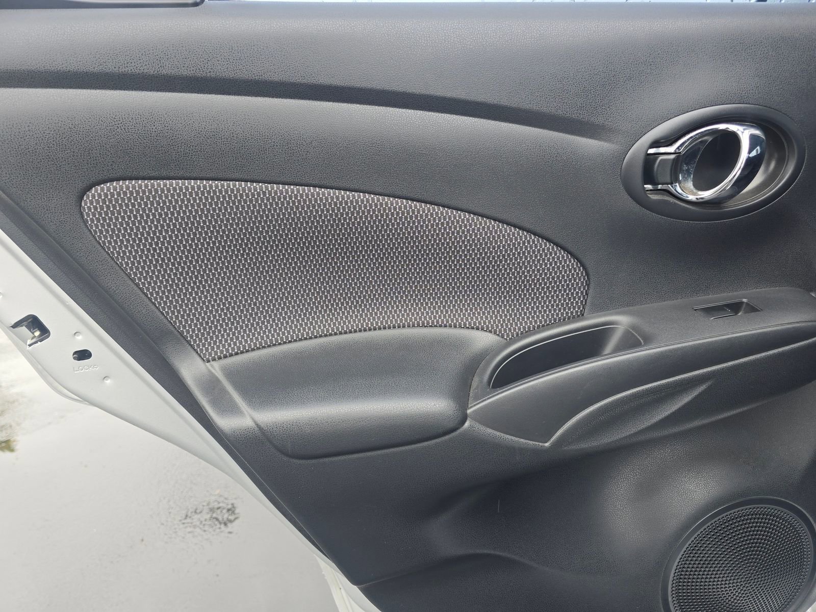 Used 2015 Nissan Versa SV image 28