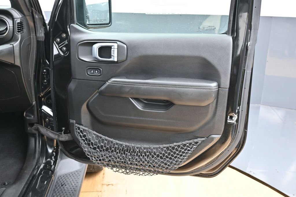 Used 2023 Jeep Wrangler Unlimited Sahara w/ Cold Weather Group AWD/4WD image 34
