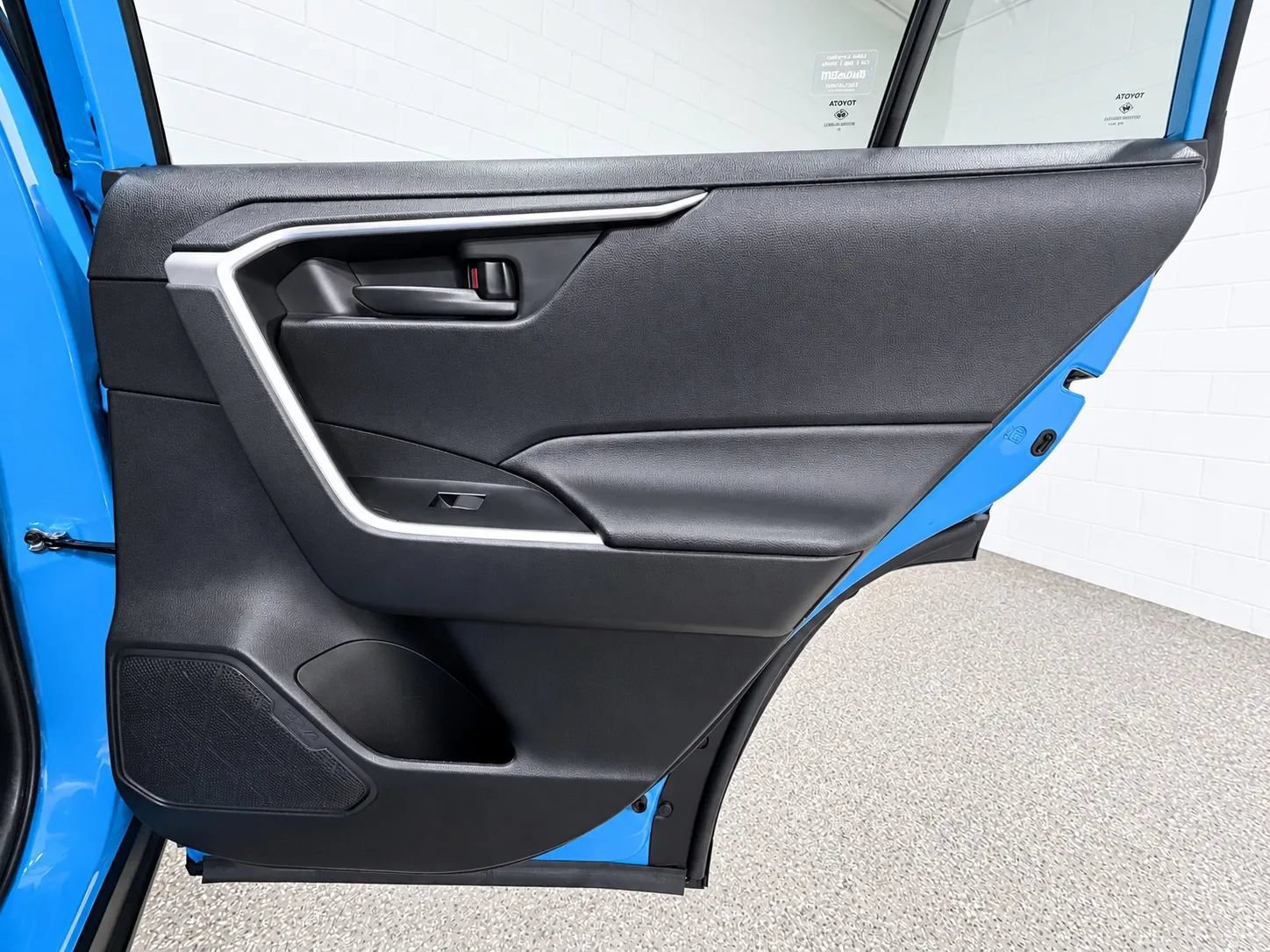 Used 2021 Toyota RAV4 LE w/ Carpet Mat Package (TMS) AWD/4WD image 28