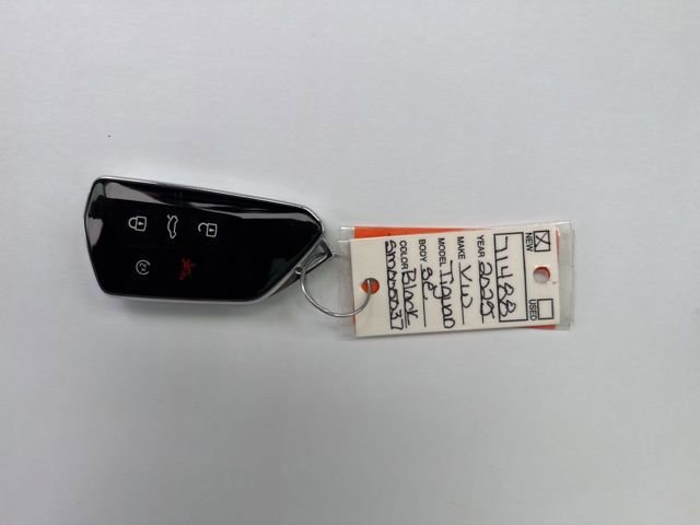 New 2025 Volkswagen Tiguan SE image 27