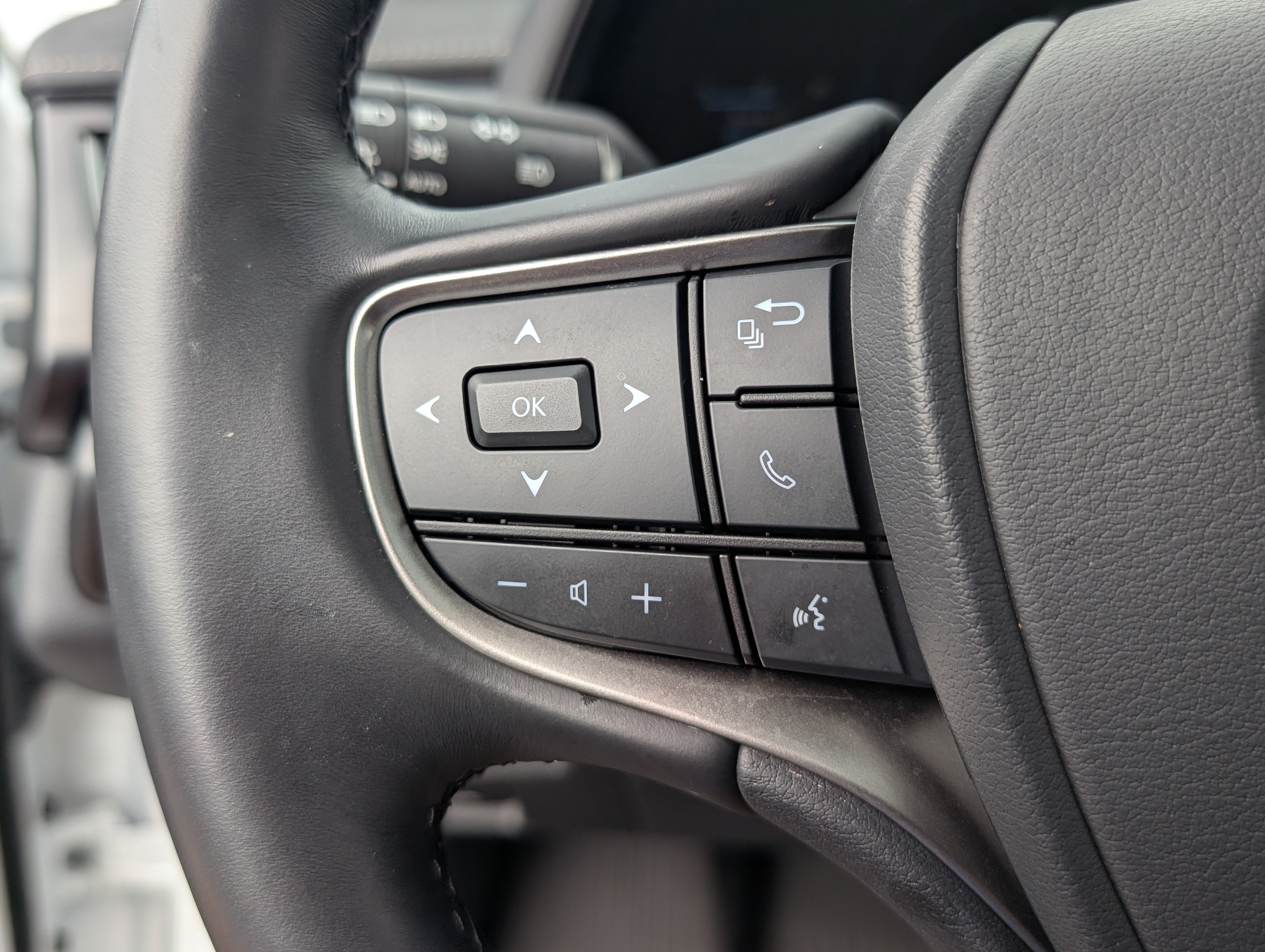 Used 2025 Lexus UX 300h AWD w/ Accessory Package (Z1) image 22