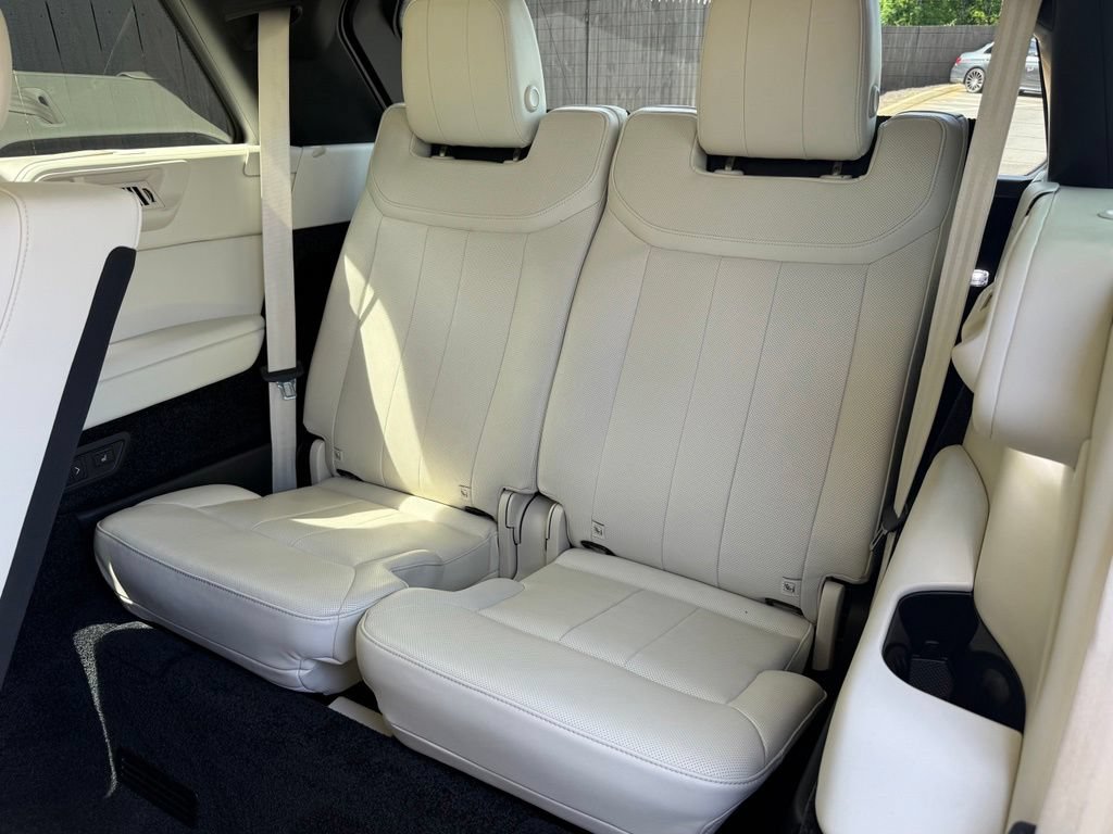 Certified 2025 Land Rover Range Rover Long Wheelbase SE AWD/4WD image 33