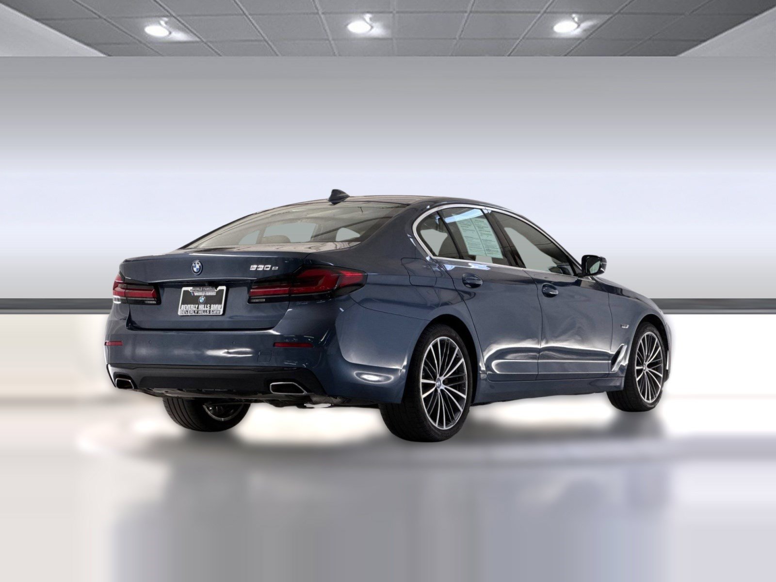 Used 2023 BMW 530e w/ Premium Package RWD image 8