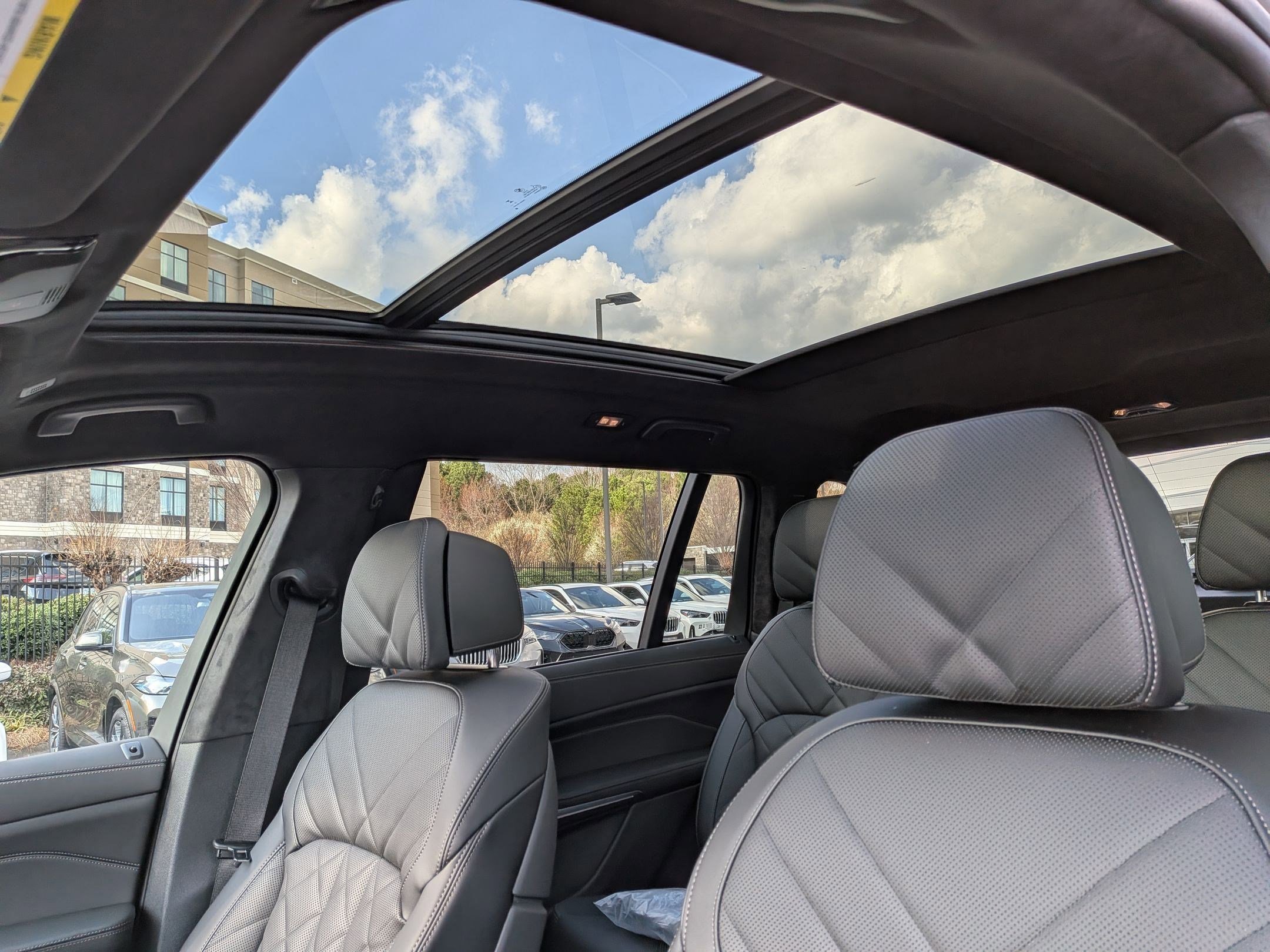 New 2026 BMW X7 xDrive40i w/ M Sport Package AWD/4WD image 16