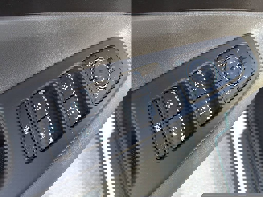 Used 2020 Hyundai Santa Fe SE w/ Cargo Package image 15