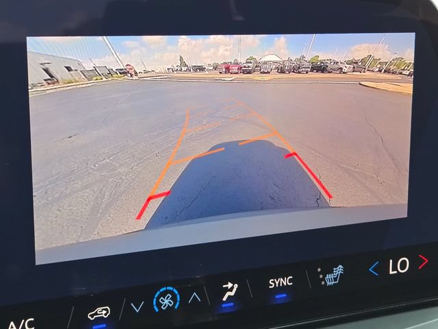 Used 2025 Chevrolet Traverse LT w/ LPO, Floor Liner Package FWD image 8