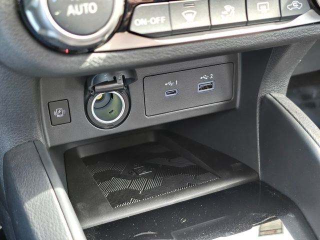 New 2025 Nissan Versa SR FWD image 27