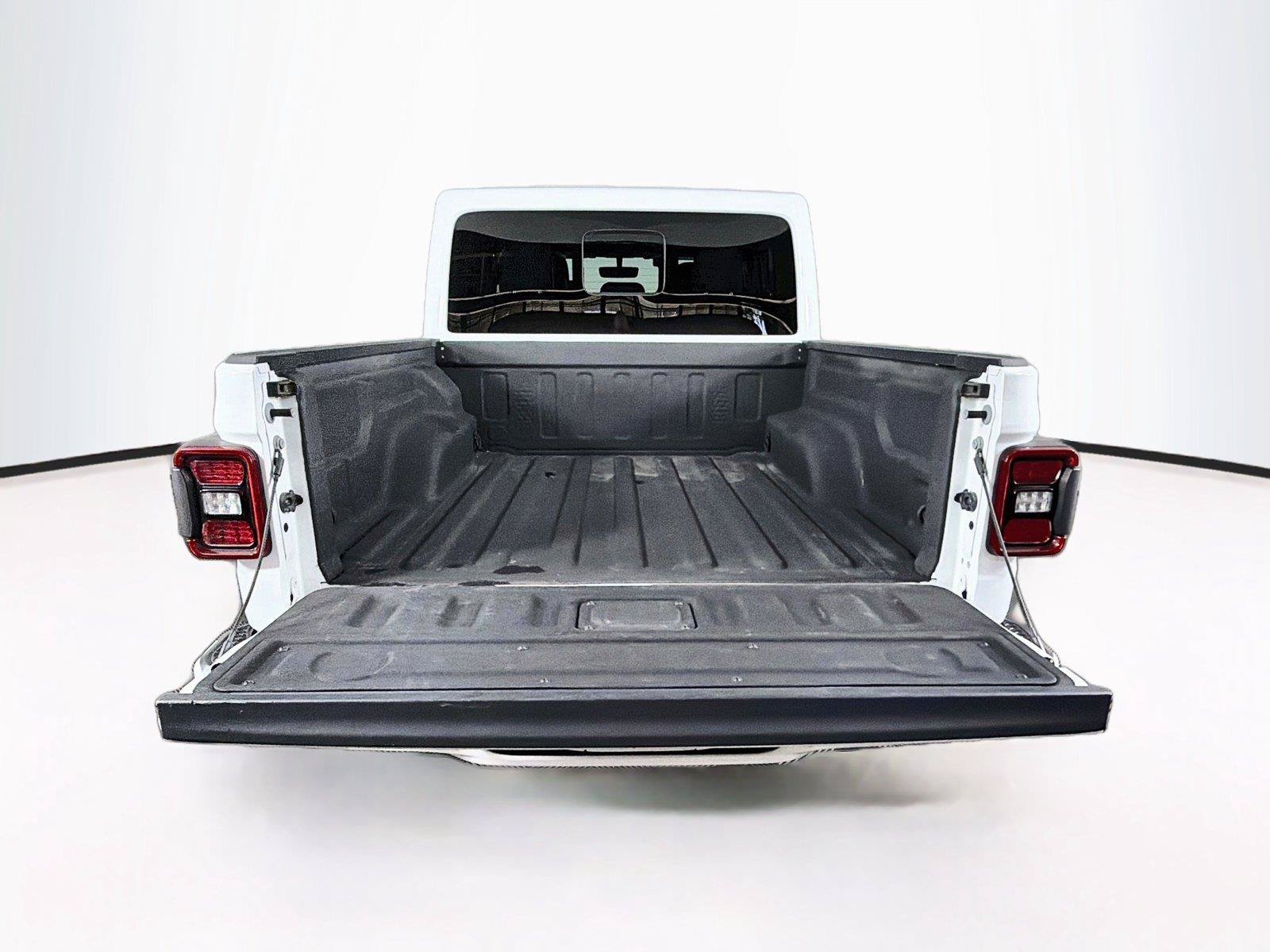 Used 2023 Jeep Gladiator Overland AWD/4WD image 14