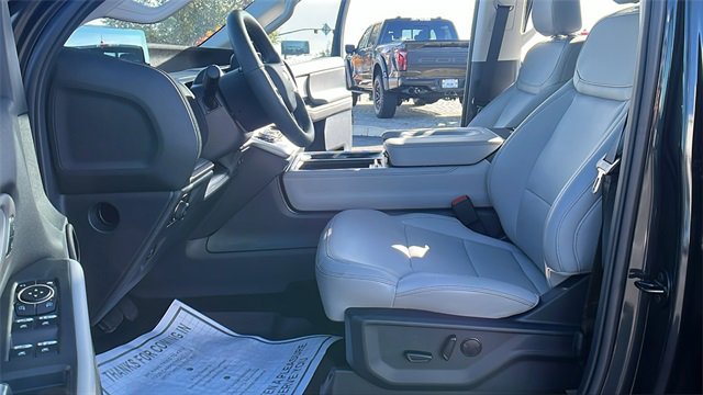 New 2025 Ford Expedition Active image 14