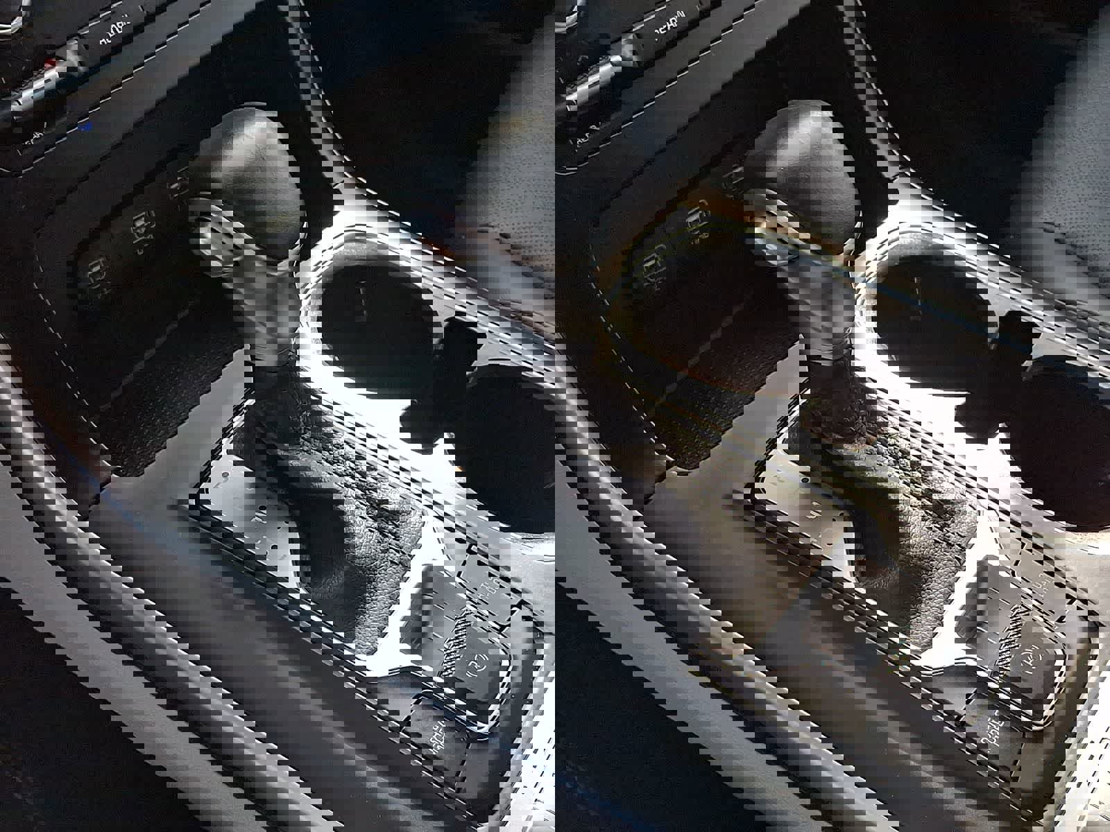 Used 2022 Kia Carnival LX image 16