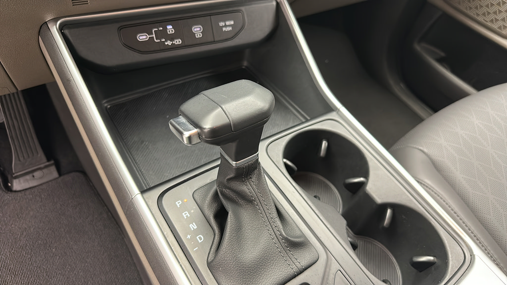 Used 2025 Kia Carnival FWD image 20